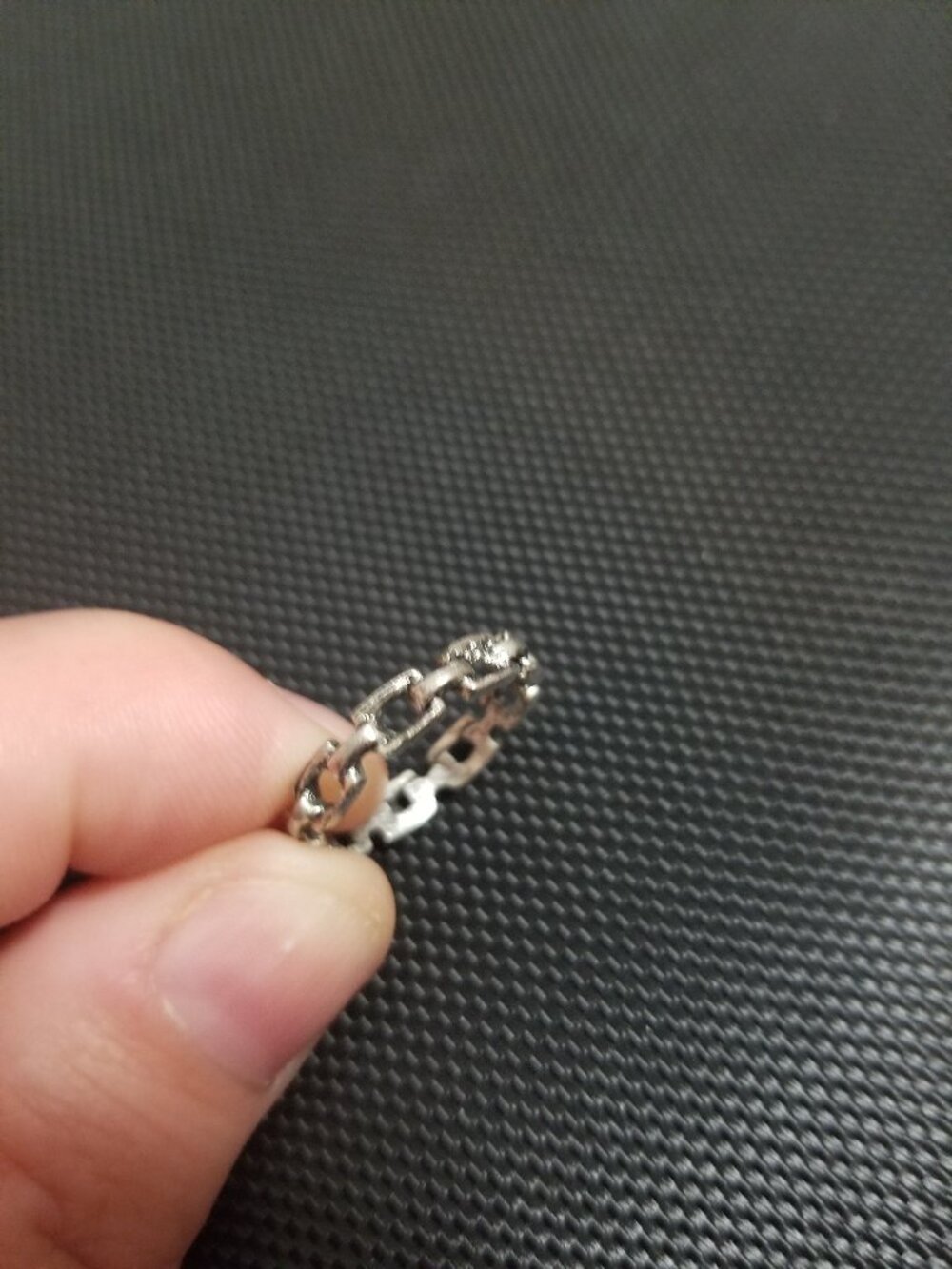 Sturdy-Chain-Link-Metal-Ring - Picture 1 of 1